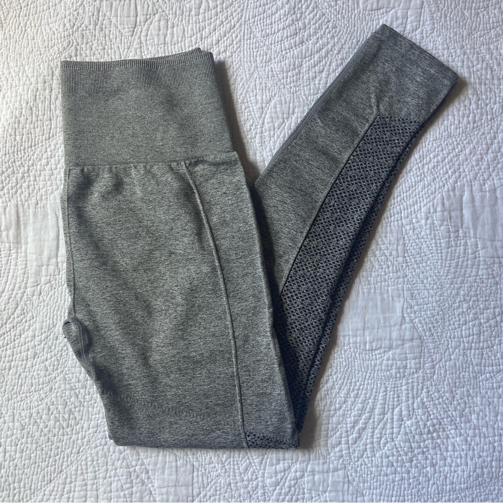 Fabletics sync high waisted seamless 7/8 legging • small • grey heather